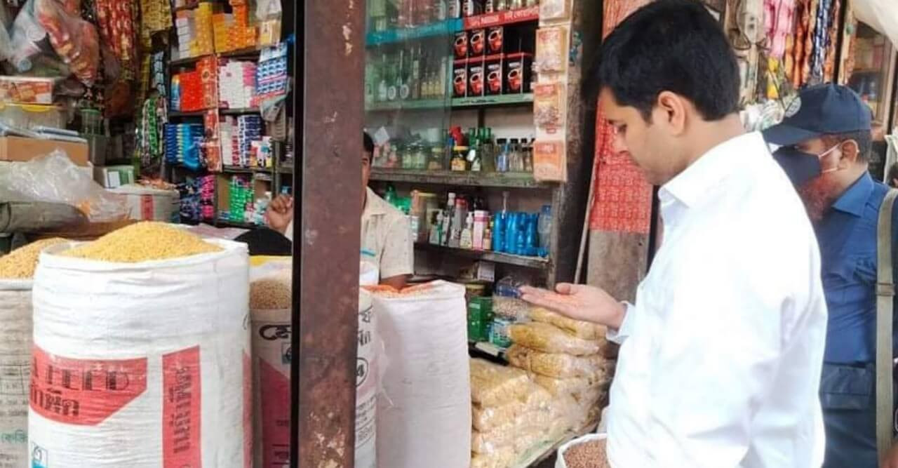 গুরুদাসপুরে দ্রব্যমূল্য নিয়ন্ত্রণে বাজার মনিটরিং, জরিমানা