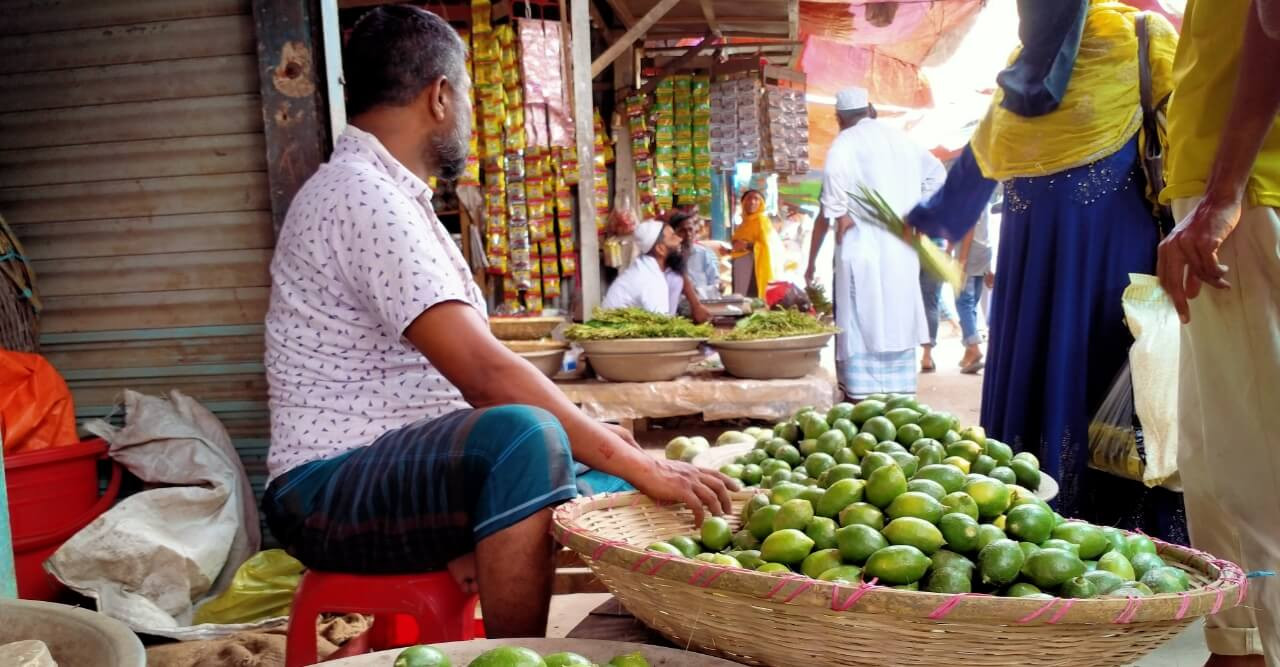 মেলান্দহে ২ দিনের ব্যবধানে ৬ গুন দামে বিক্রি হচ্ছে লেবু