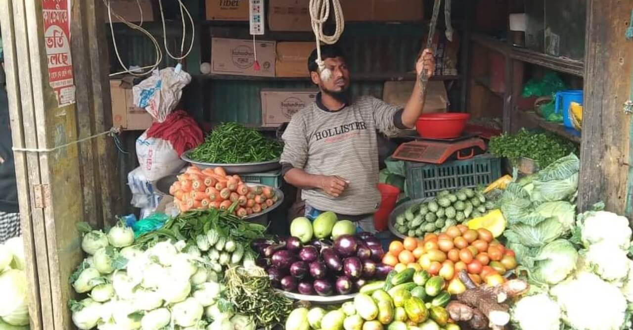 দিন দিন বেড়েই চলছে সবজির  দাম