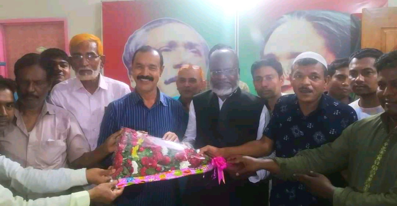 ডোমার উপজেলা আ’লীগের নবনির্বাচিত ভারপ্রাপ্ত সম্পাদককে ফুলেল শুভেচ্ছা