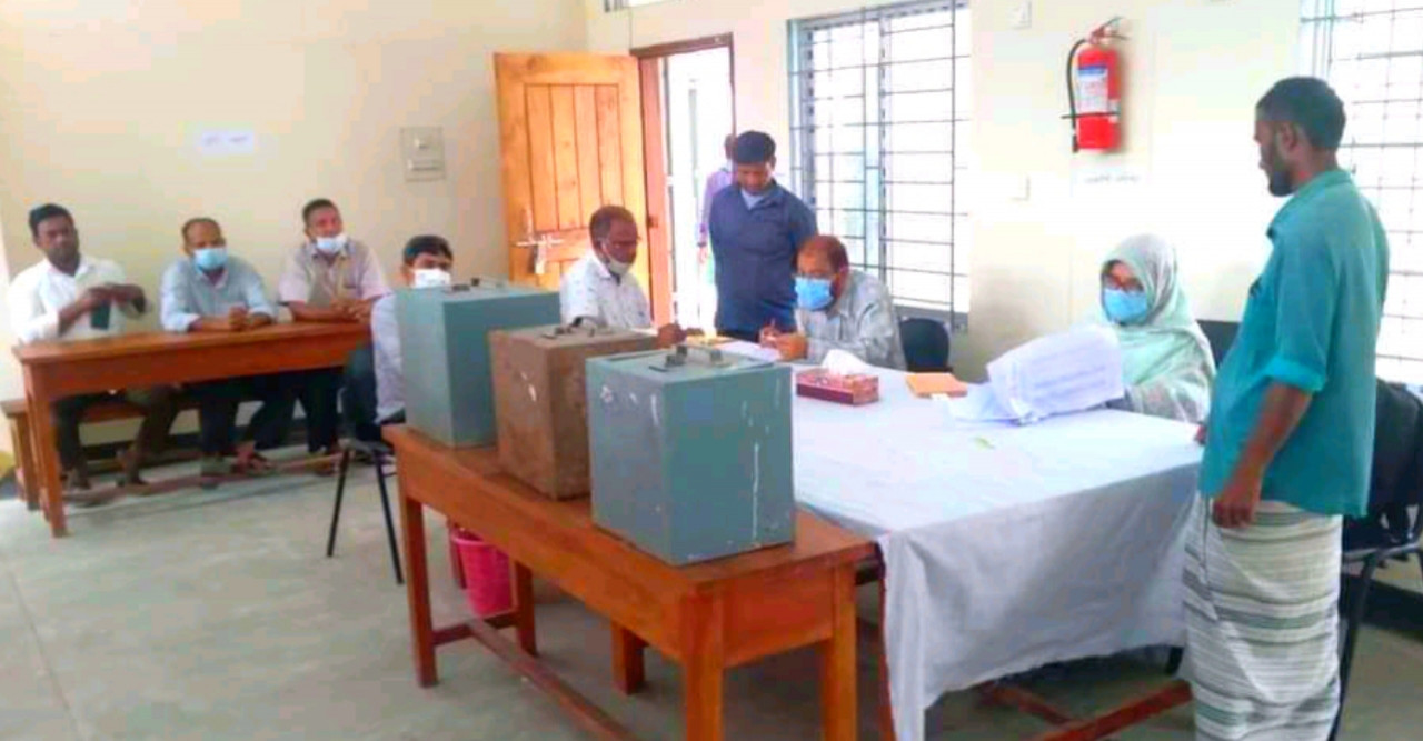 সোনারায় উচ্চ বিদ্যালয়ের ম্যানেজিং কমিটির নির্বাচন চলছে