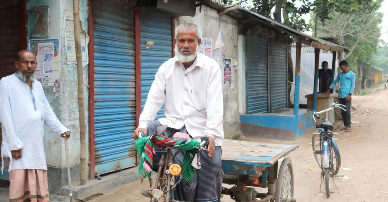 মেডিকেলে ভর্তির সুযোগ মেয়ের, খরচের চিন্তায় ভ্যান চালক বাবা!