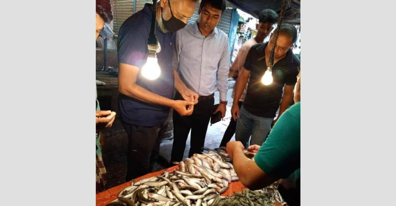 চিংড়ি মাছে বিষাক্ত জেলি পুশ করায় কোম্পানীগঞ্জে এক মাছ বিক্রেতার অর্থদণ্ড