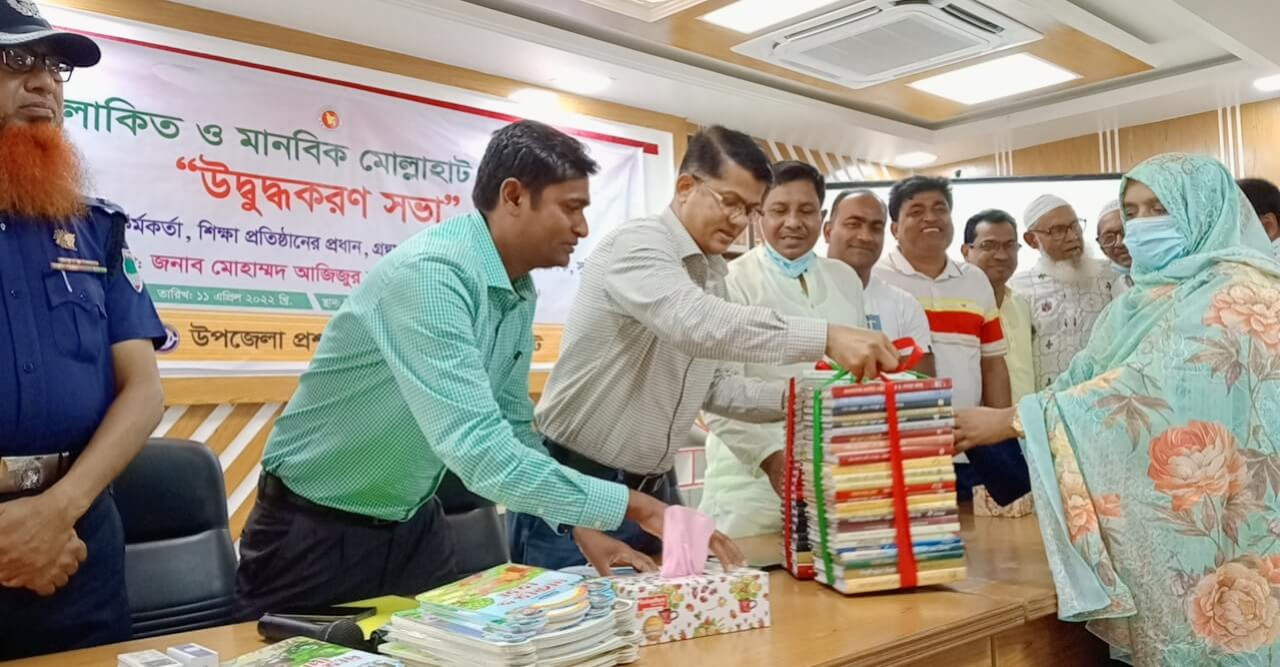 আলোকিত জাতি গঠনে শিক্ষার্থীদের লাইব্রেরী মুখি করতে হবে: জেলা প্রশাসক
