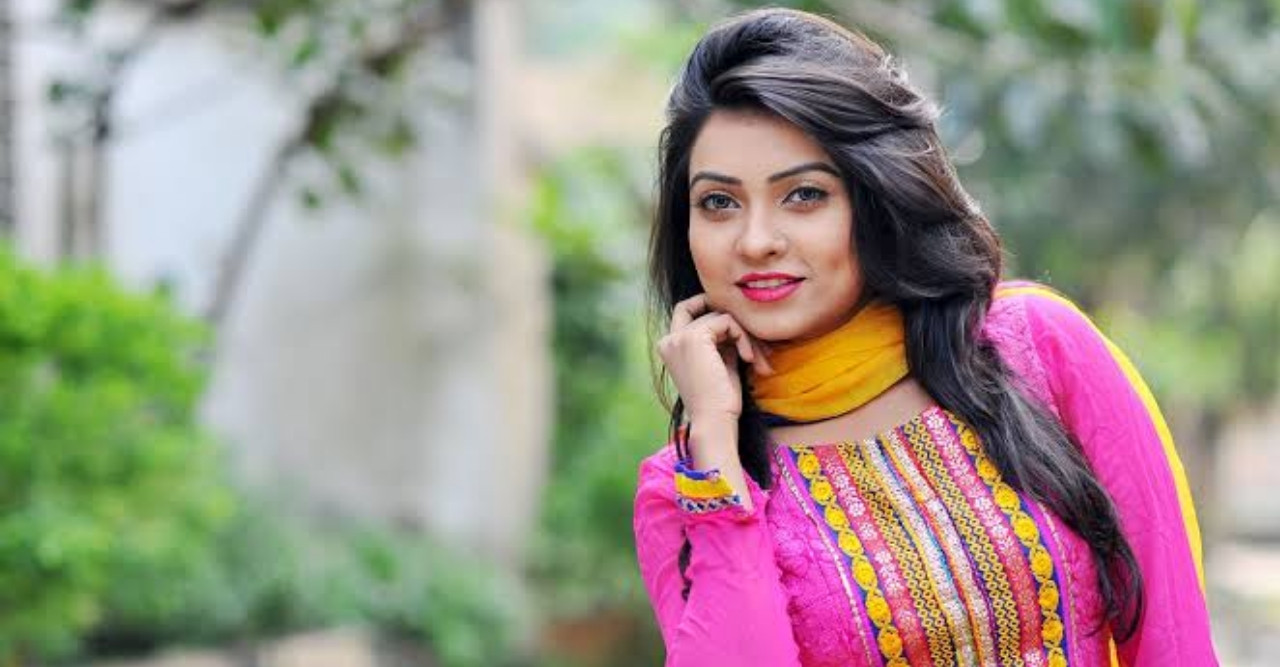 ধর্মের টানে মিডিয়াকে বিদায় দিলেন অভিনেত্রী ঈশিকা