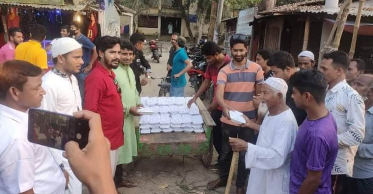 পৌর ছাত্রলীগের সাধারণ সম্পাদকের জন্মদিন উপলক্ষে ইফতার বিতরণ