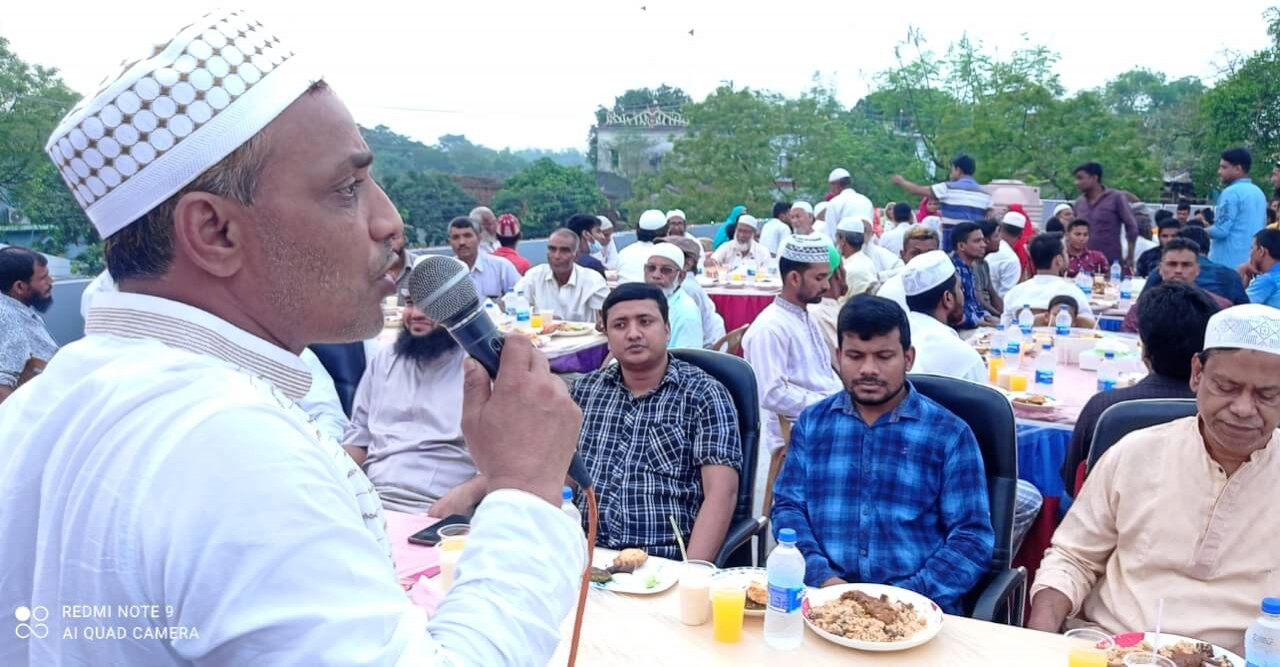 মুক্তিযোদ্ধাদের সম্মানে রহনপুর পৌরসভার ইফতার মাহফিল