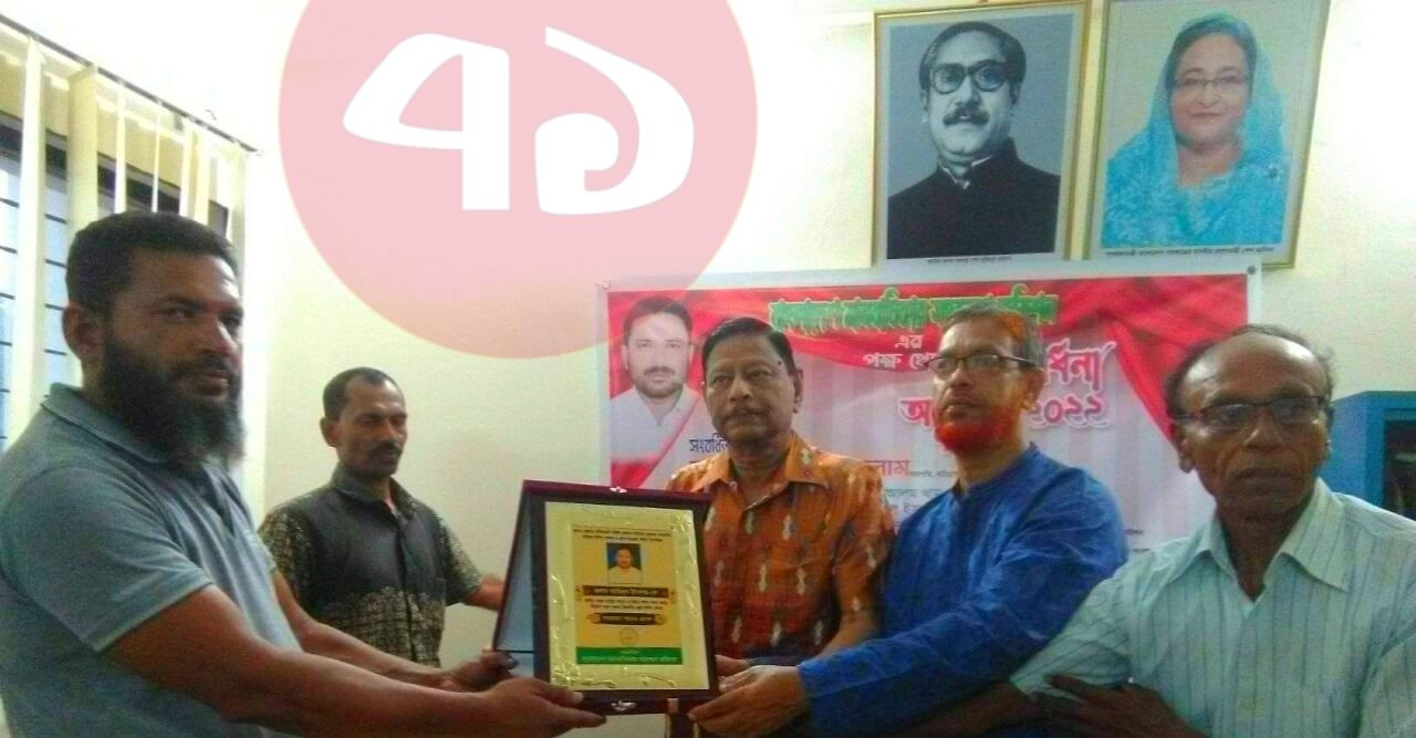 আন্তর্জাতিক বাংলাদেশ মানবাধিকার সংরক্ষণ কমিশনের সম্মাননা স্মারক প্রদান