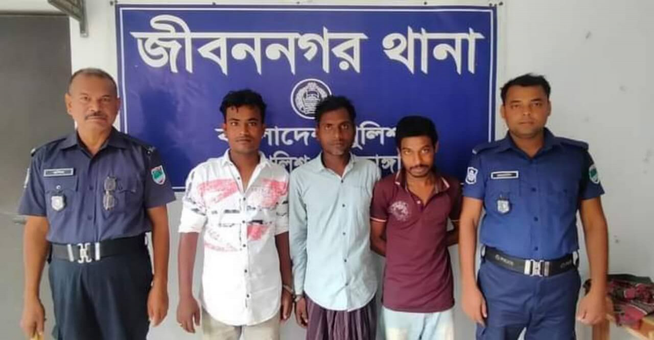 গ্রেফতারি পরোয়ানার ভুক্ত আসামী হওয়াই গ্রেফতার তিন