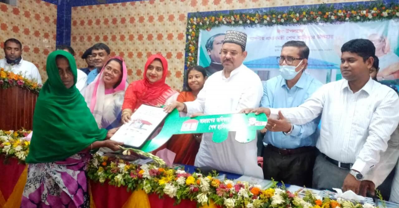 নড়াইল জেলার ৯৫জন ভূমিহীন পরিবার  পেলেন নতুন ঘর