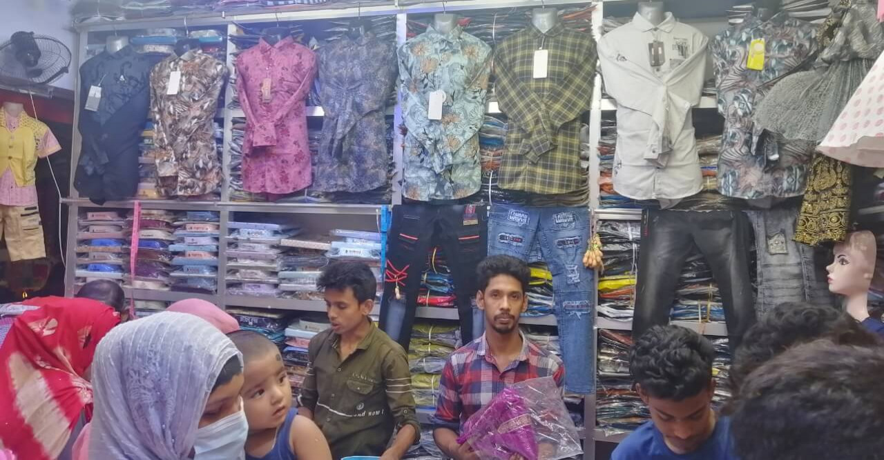 নড়াইলে ঈদকে সামনে রেখে জমজমাট বেচাকেনা