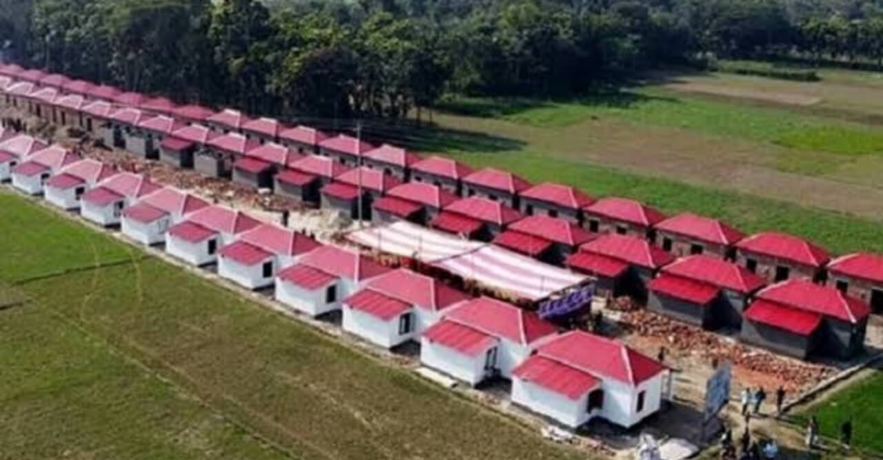 গুরুদাসপুরে প্রধানমন্ত্রীর ঈদ উপহারের ঘর পেলো ৬৯ পরিবার