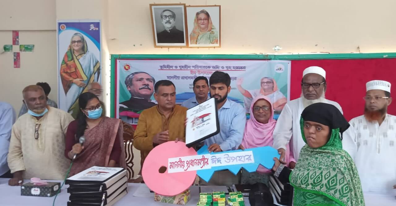 ভোলায় প্রধানমন্ত্রীর উপহার, ঘর পেলেন ১৭ ভূমিহীন ও গৃহহীন পরিবার