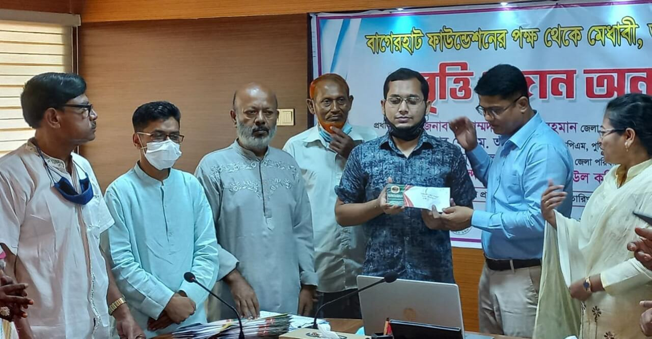 ১২৩ জন অসচ্ছল ও মেধাবী শিক্ষার্থীকে শিক্ষাবৃত্তি প্রদান