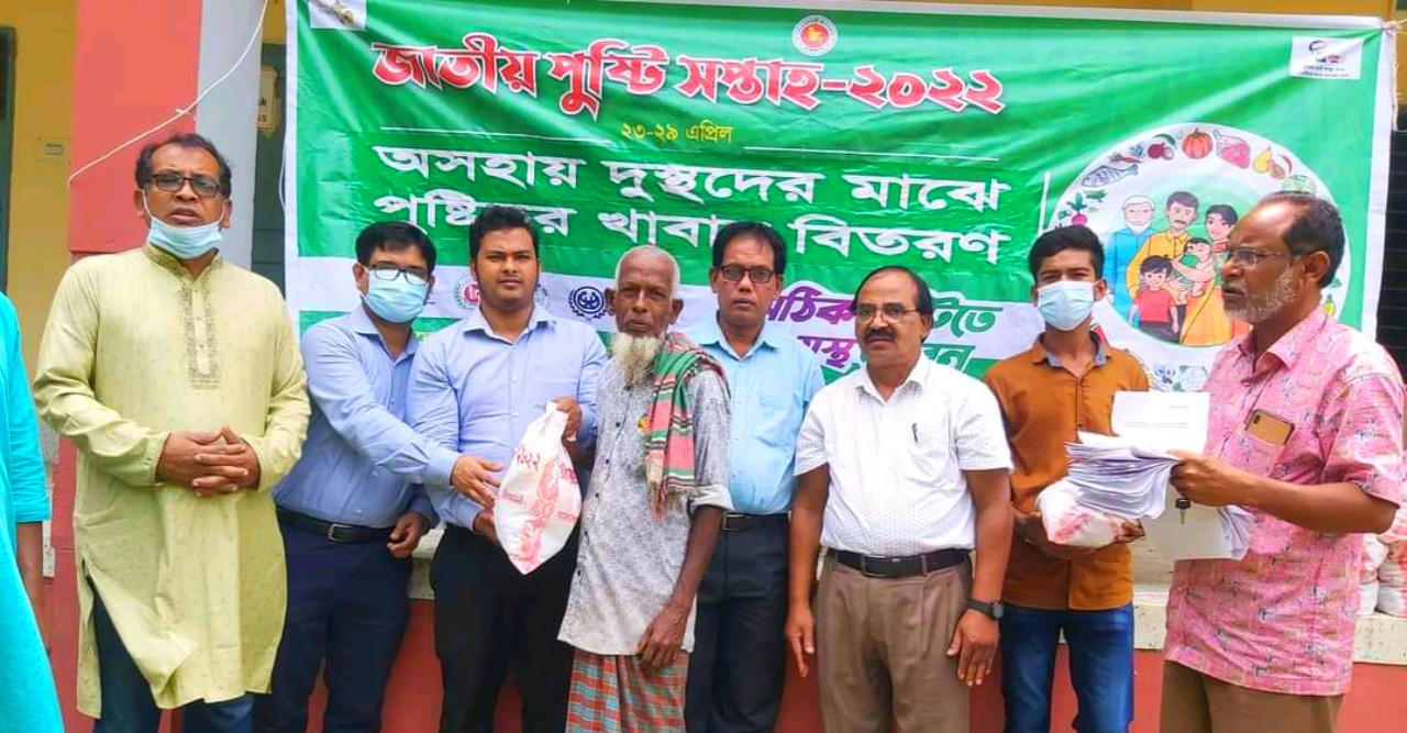 ডোমারে দুঃস্থদের মাঝে পুষ্টিকর খাদ্য বিতরণ