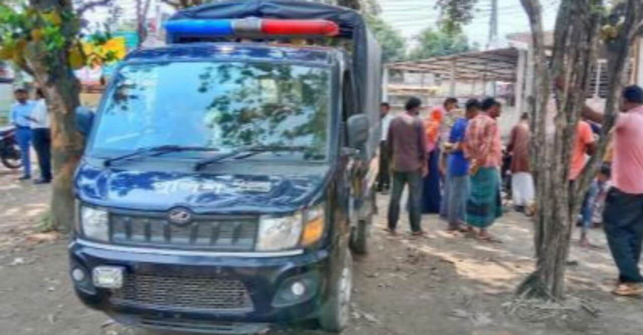 হাতীবান্ধায় সড়ক দুঘটনায় নিহত ১