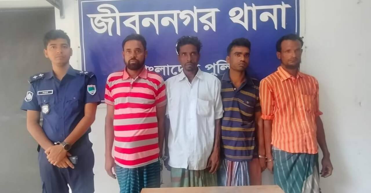 পুলিশের বিশেষ অভিযানে জুয়া খেলার সরঞ্জামাদি সহ গ্রেফতার ৪