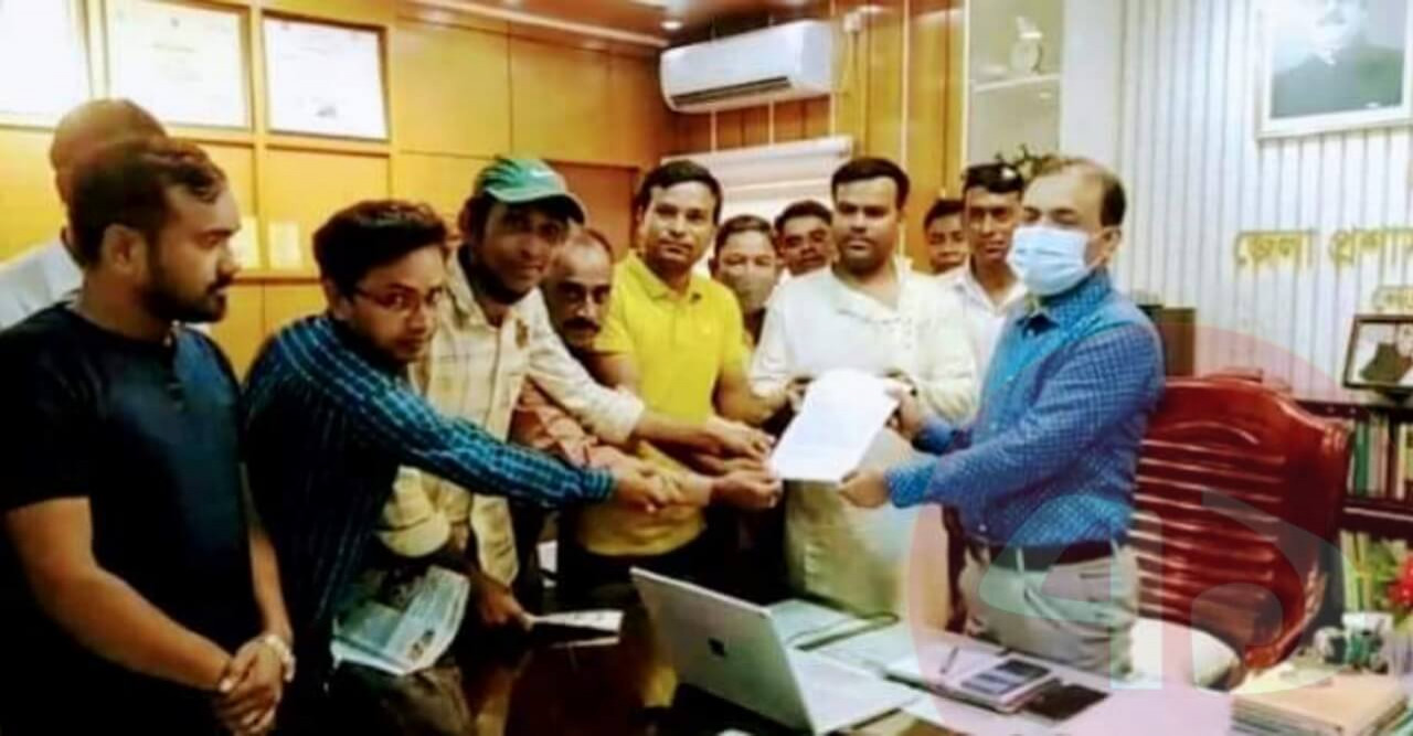 সাংবাদিকদের ৬ দফা দাবীতে স্মারকলিপি প্রদান নেত্রকোণায়