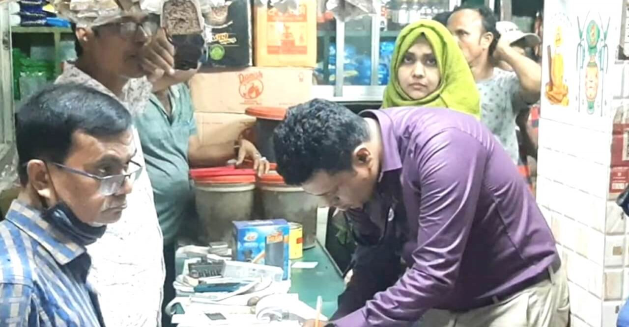 মুদি দোকানে ১৪ লিটার সয়াবিন উদ্ধার, জরিমানা ২০ হাজার