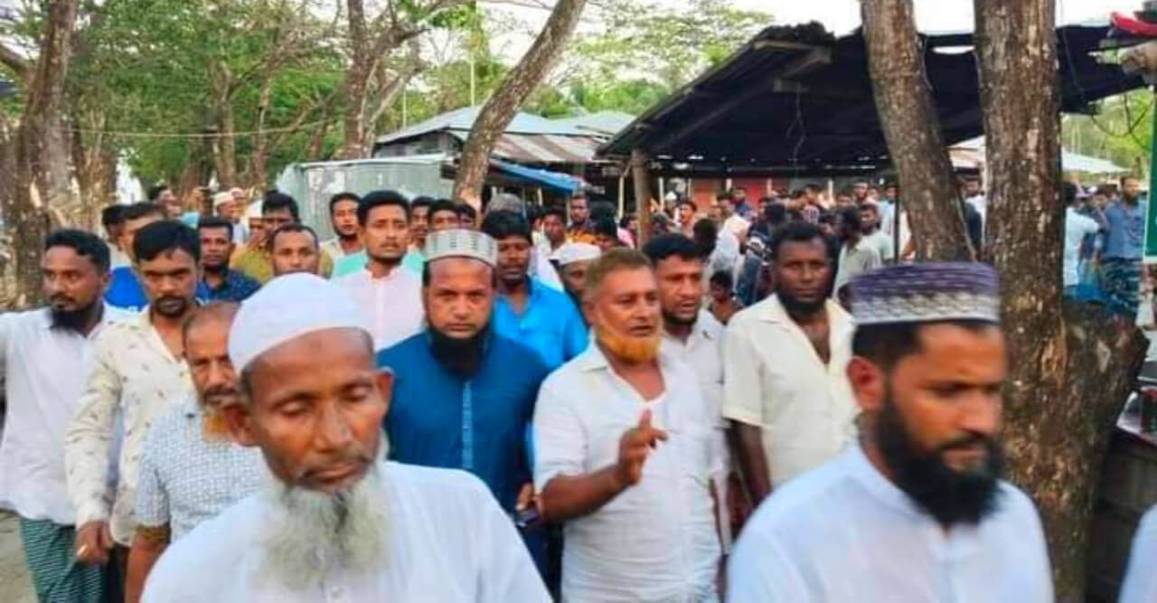 নির্বাচন স্থগিত হওয়ায় চেয়ারম্যান সমর্থকদের আনন্দ মিছিল