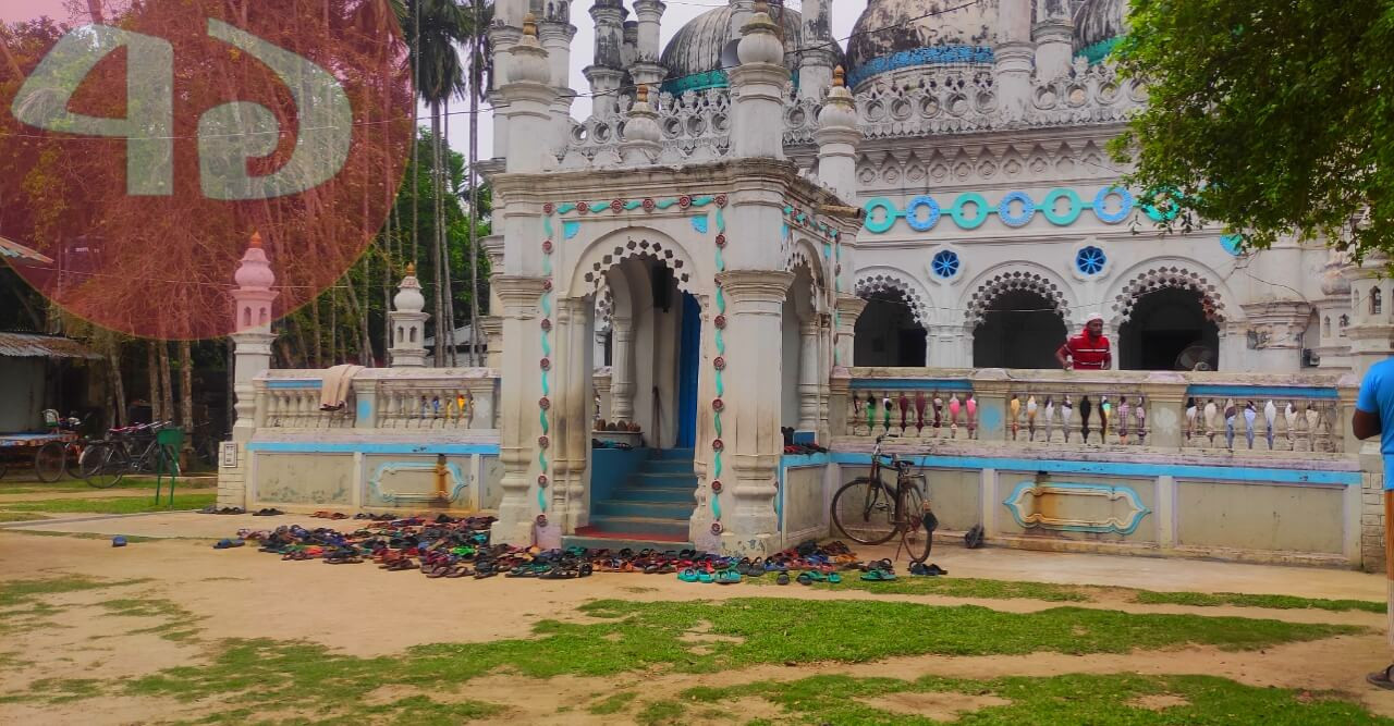 ২৪০ বছরের পুরোনো জমিদার বাড়ি জামে মসজিদ