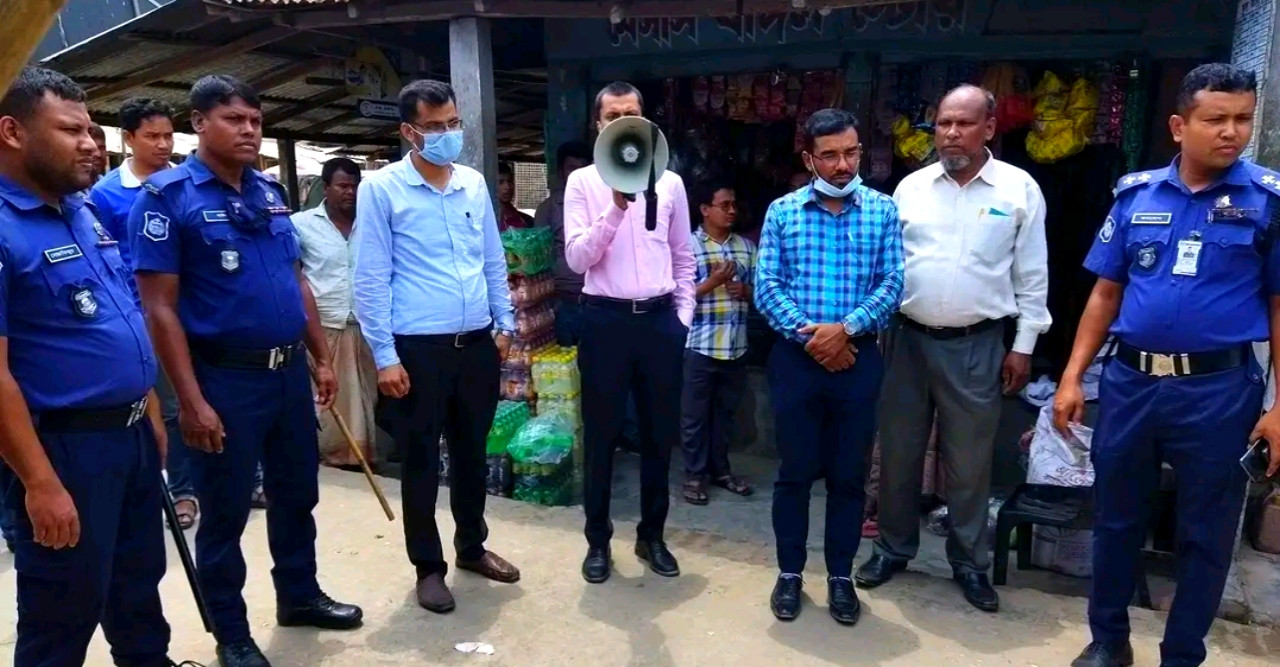 ডোমারে অভিযান চালিয়ে সাড়ে ১০ হাজার টাকা জরিমানা