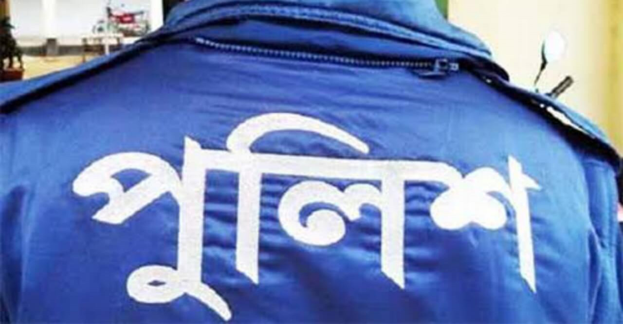 টাকা না দেয়ায় যুবককে ছাদ থেকে ফেলে দেয়ার অভিযোগ পুলিশের বিরুদ্ধে