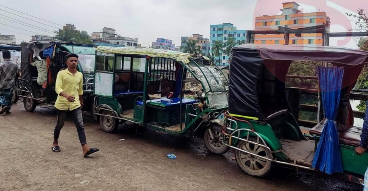 অটোরিকশার দৌরাত্ম মাদ্রাসা ছাত্রের মৃত্যু