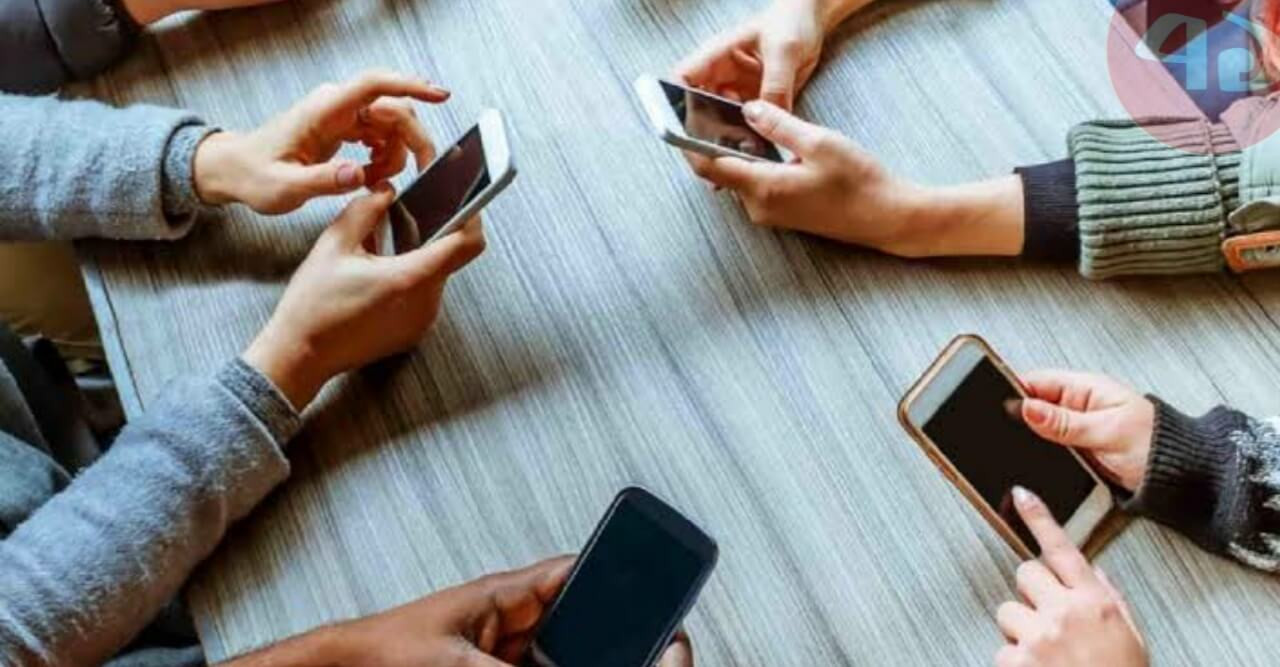 কলেজে মোবাইল ফোন ব্যবহার নিষিদ্ধ