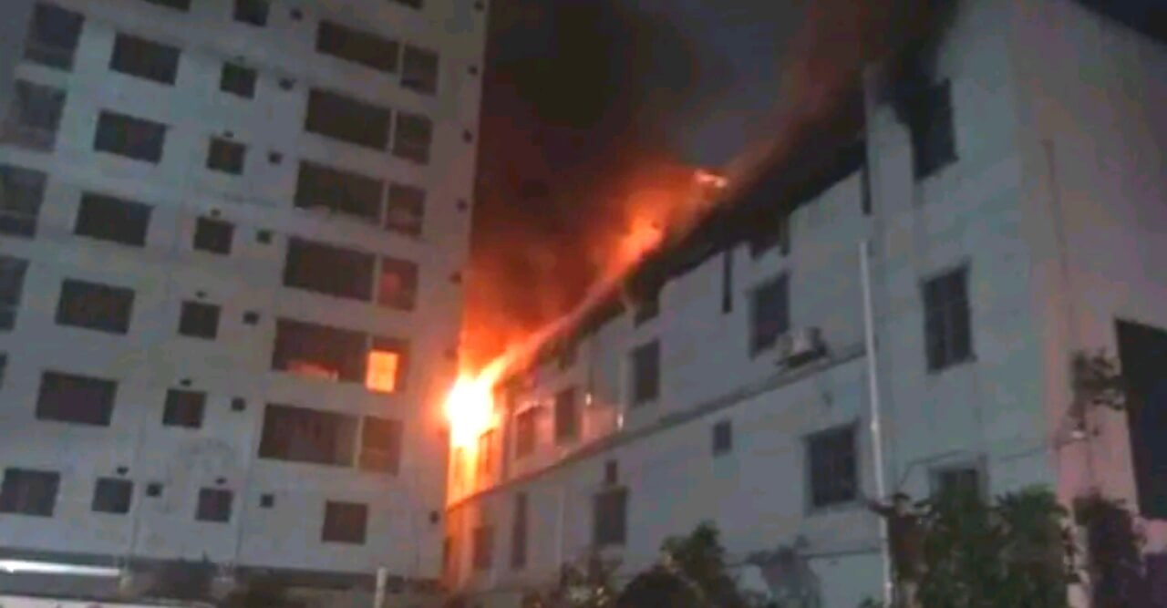 মোহাম্মদপুরের বছিলায় আগুন