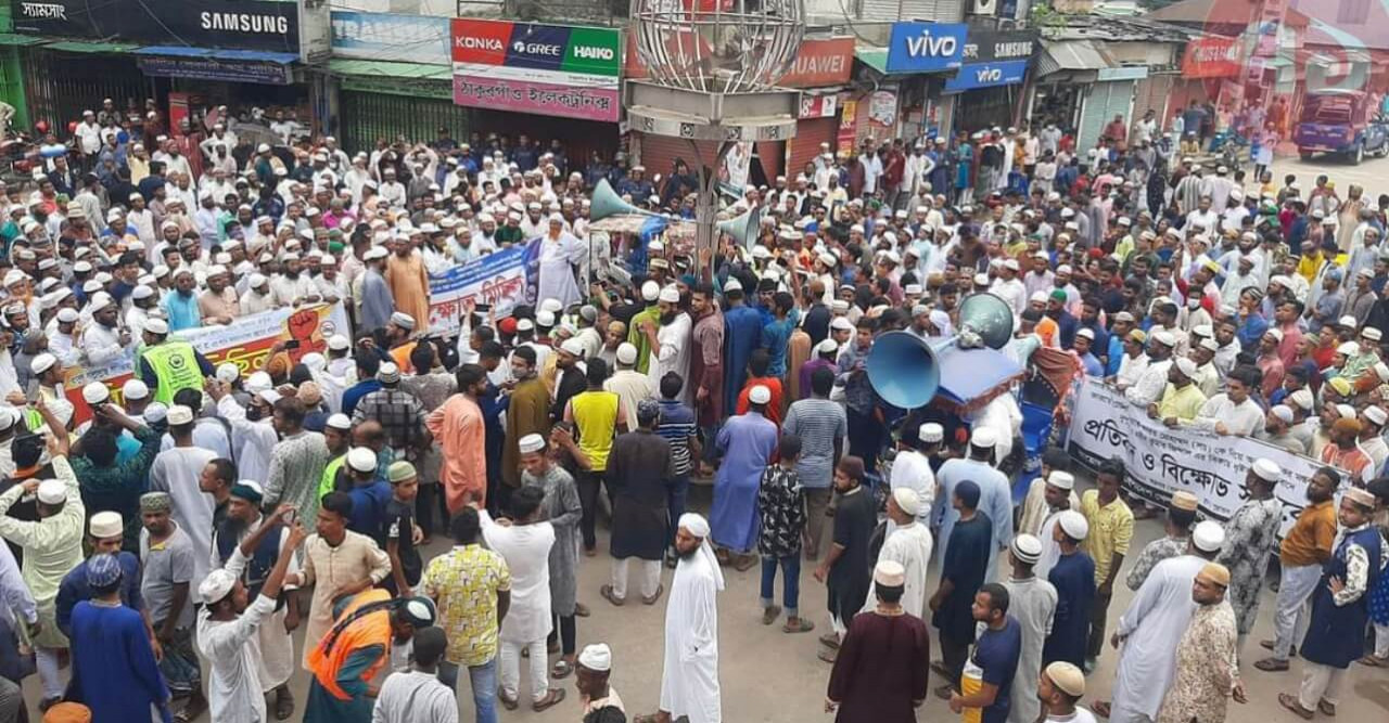 মহানবীকে (স) নিয়ে কটুক্তি'র প্রতিবাদে ঠাকুরগাঁওয়ে বিক্ষোভ মিছিল
