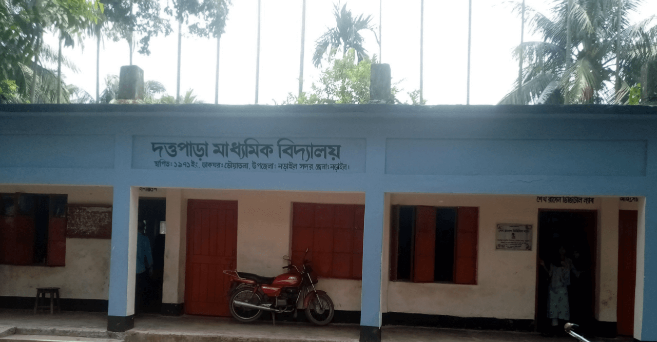 প্রেমের প্রস্তাবে রাজী না হওয়ায় ছাত্রীকে মারধর ছাত্র