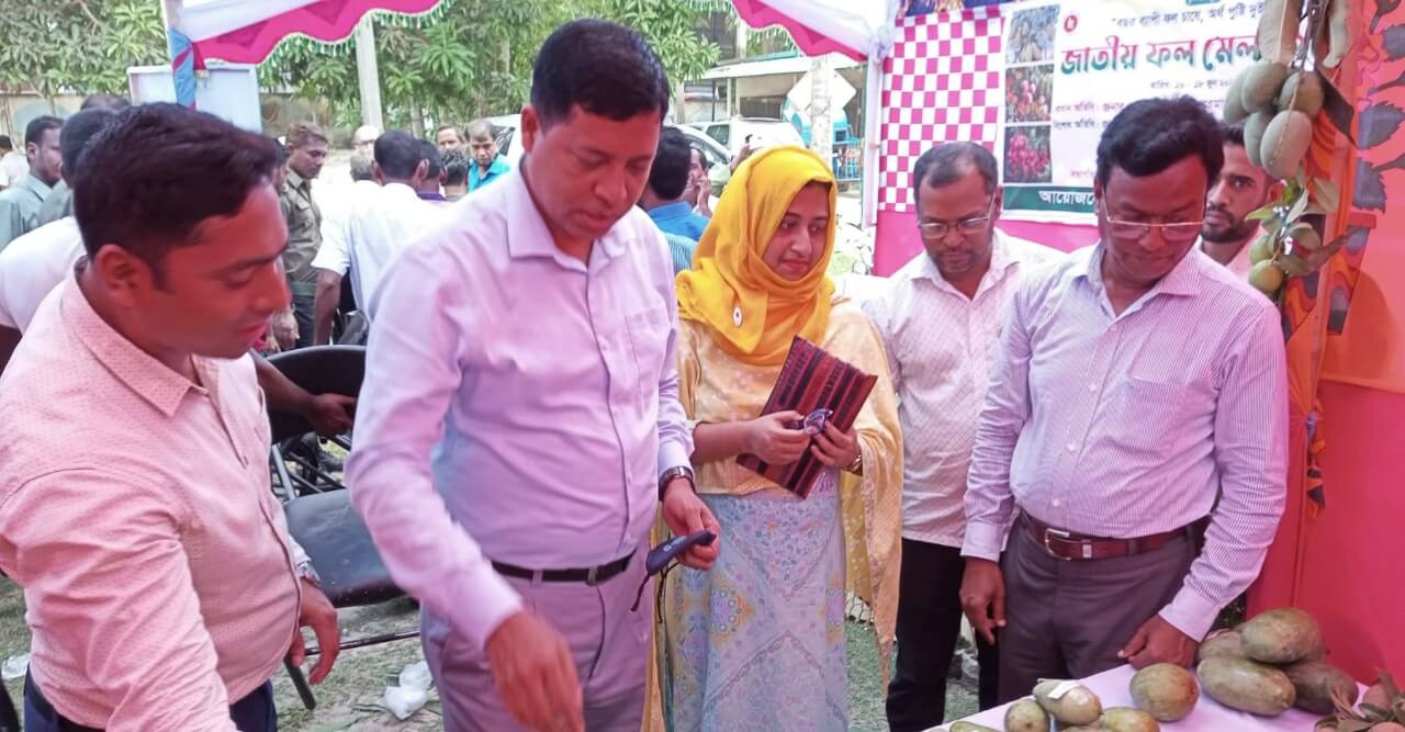 নড়াইলে ৩দিনব্যাপি ‘জাতীয় ফল মেলা’র উদ্বোধন
