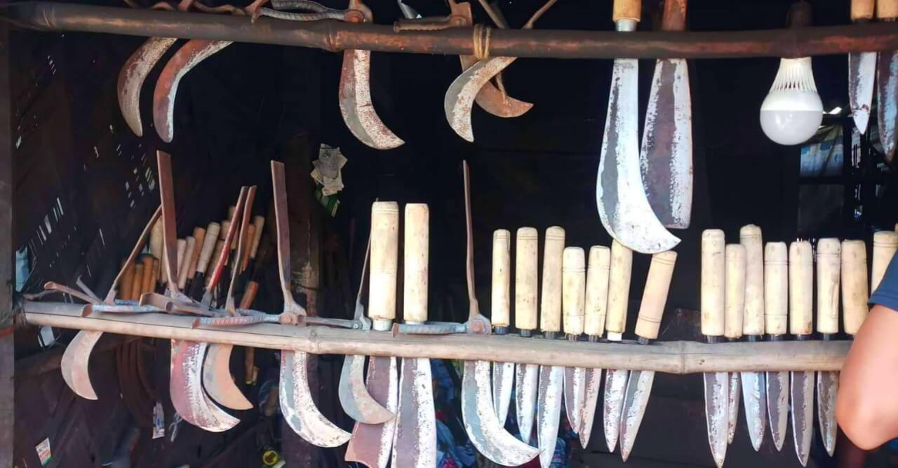 ঈদুল আজহা উপলক্ষে টুংটাং শব্দে ব্যস্ত কামারেরা