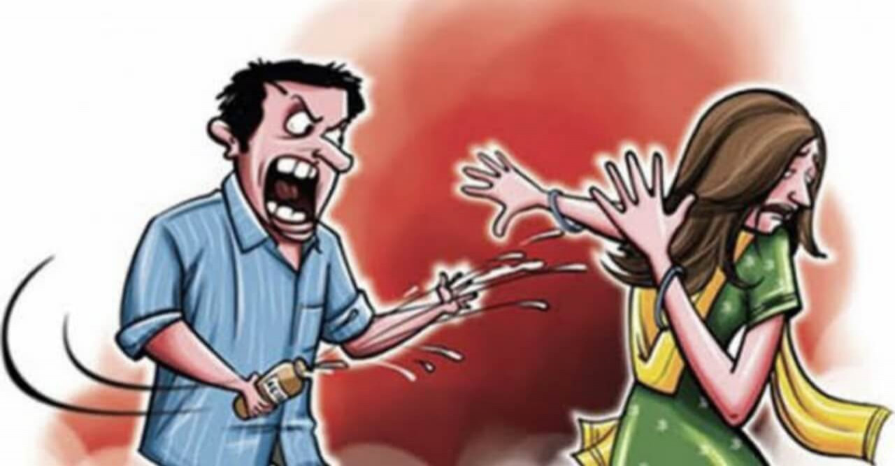 পারিবারিক কারণে গৃহবধূকে এসিড দিলেন শ্বশুর-শ্বাশুড়ি