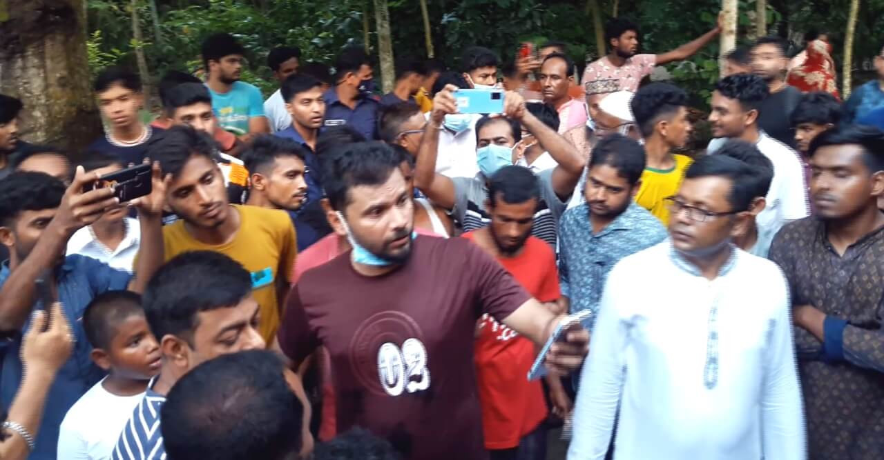 মহানবীকে (সা:) কে কটূক্তি কারির ক্ষতিগ্রস্থ বাড়ি ও মন্দির পরিদর্শনে মাশরাফি