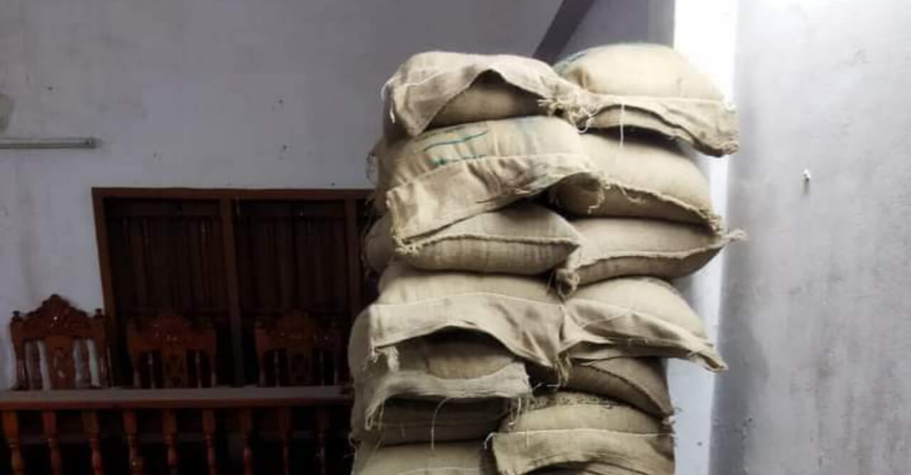 খানসামা উপজেলার ৩৪ বস্তা সরকারি চাল উদ্ধার