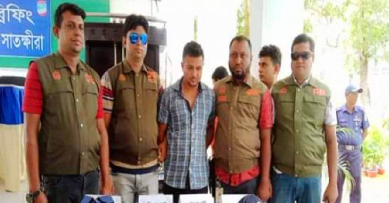 সাতক্ষীরায় পুলিশ পরিচয়ে ডাকাতির চেষ্টা : সর্দারসহ গ্রেফতার ৬