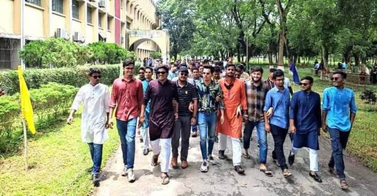ইবিতে ভর্তি-ইচ্ছুকদের স্বাগত জানিয়ে ছাত্রলীগের মিছিল