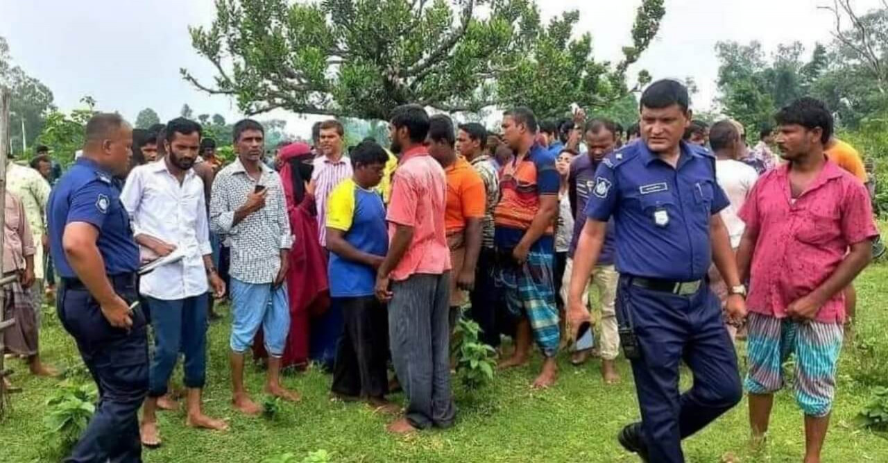 পীরগঞ্জে কবর থেকে ১৯ মৃতদেহের কঙ্কাল চুরি