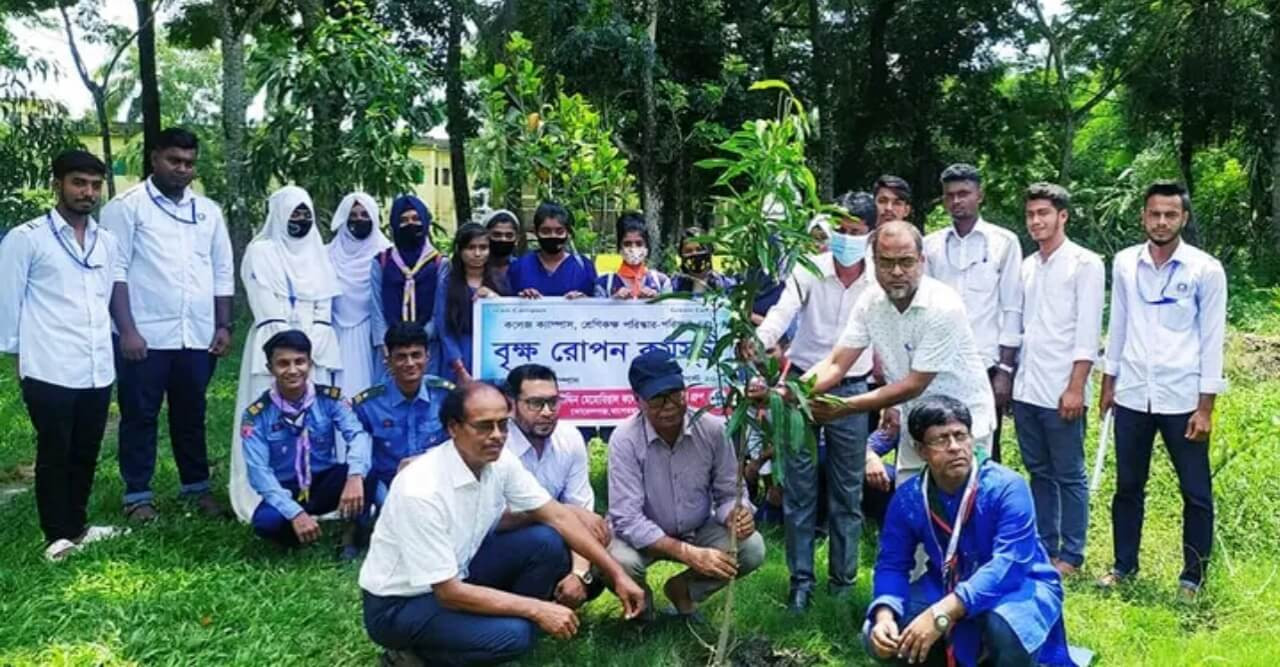 মোরেলগঞ্জ সরকারি কলেজে রোভার স্কাউট গ্রুপের আয়োজনে বৃক্ষরোপণ