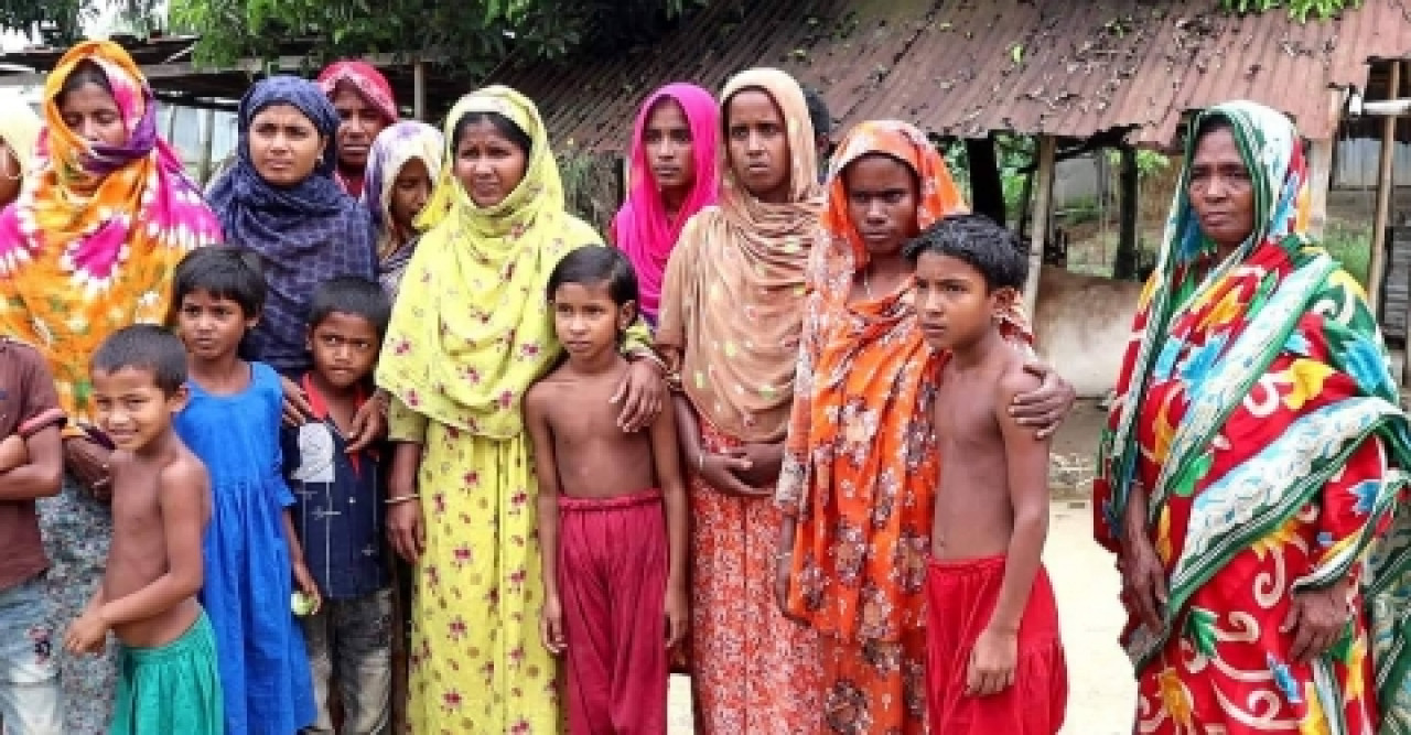 গ্রেফতার আতঙ্কে পুরুষ শূন্য গ্রাম, বিপাকে গৃহবধূরা