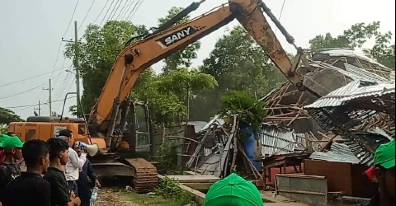 আলীনগরে জেলা প্রশাসনের উচ্ছেদ অভিযান