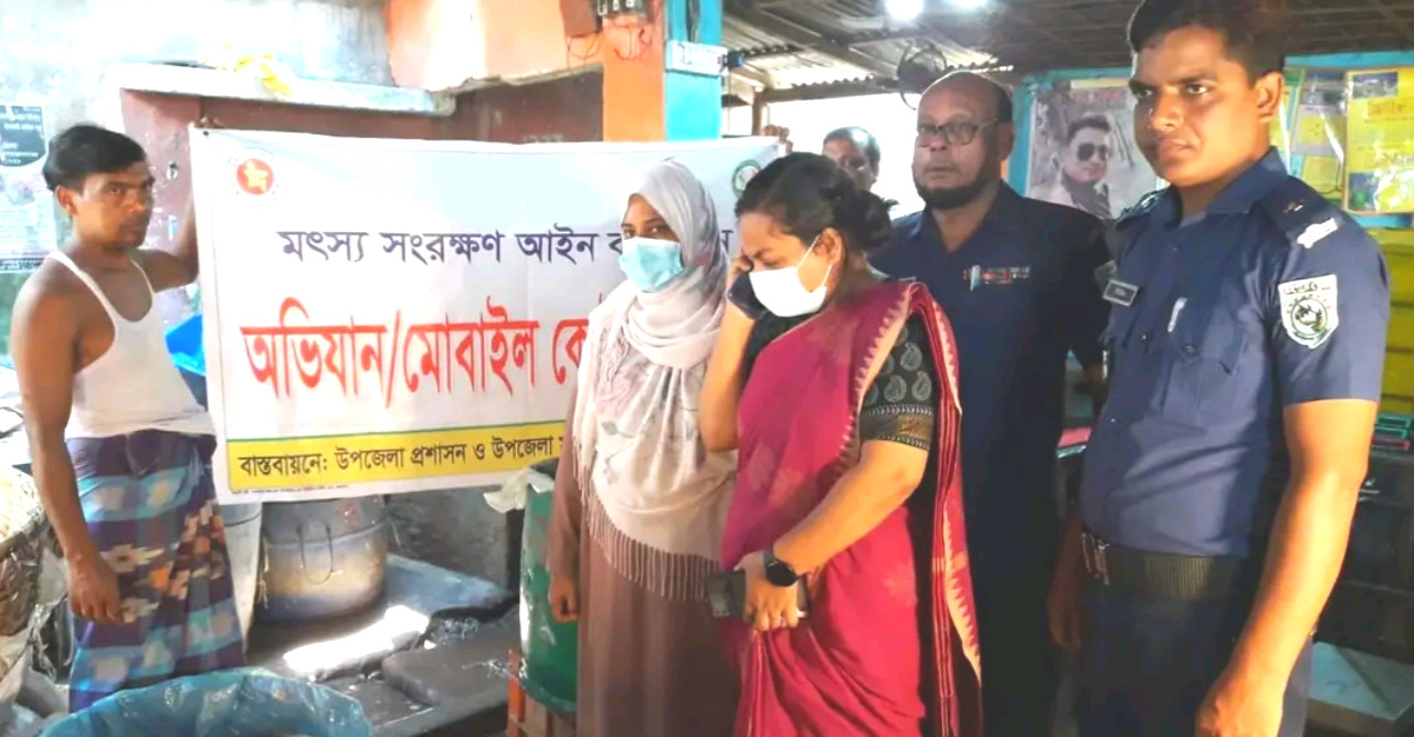 ডোমারে অভিযান চালিয়ে ১৫১ কেজি পিরানহা মাছ জব্দ