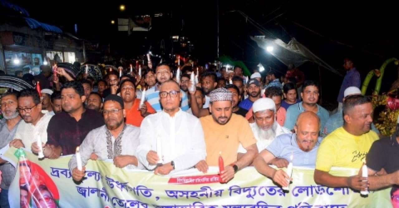 এই সরকার জনগণের হাতে মোমবাতি ধরিয়ে দিয়েছে : শাহাদাত হোসেন