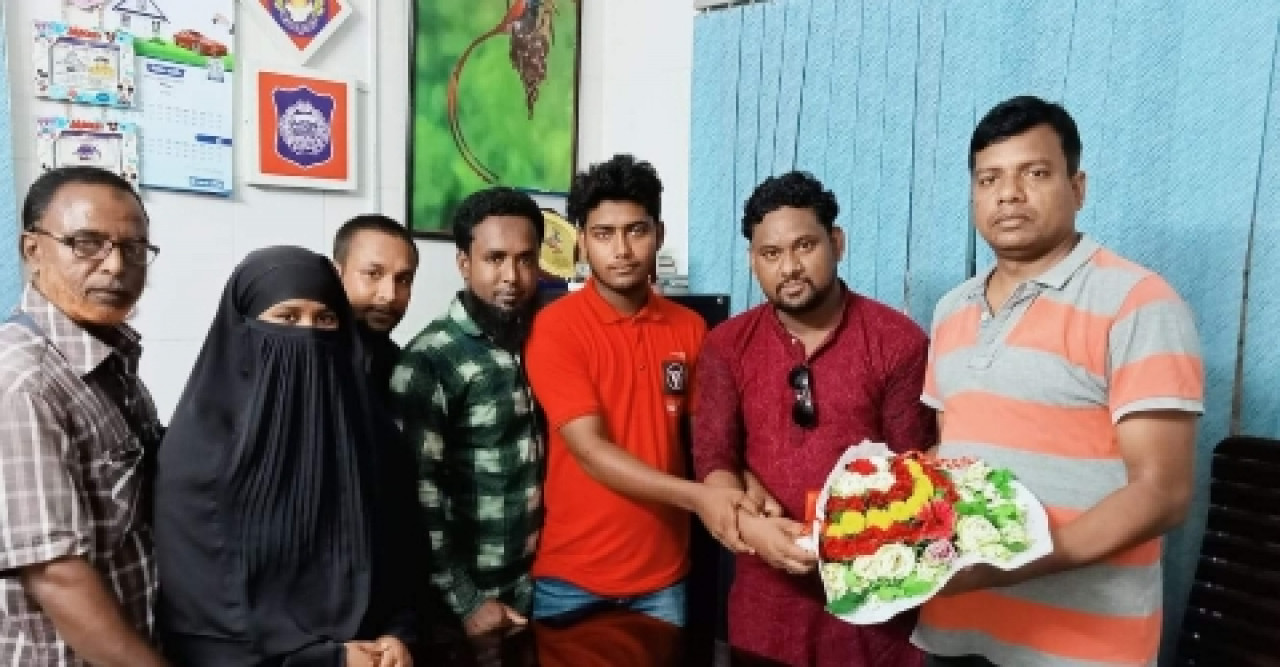 ওসি'র সঙ্গে অনলাইন প্রেসক্লাবের সাংবাদিকগণ