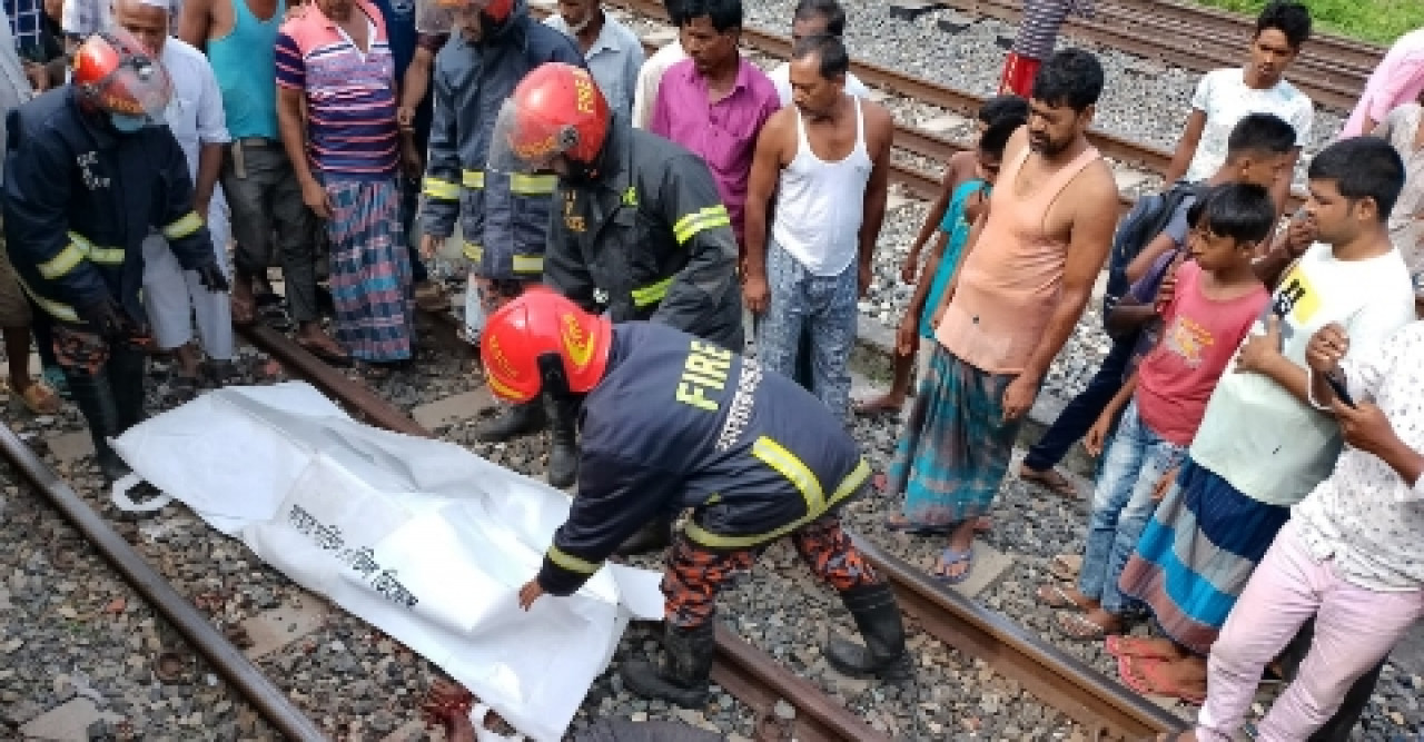 ট্রেনে কাটা পড়ে অজ্ঞাত যুবকের মৃত্যু