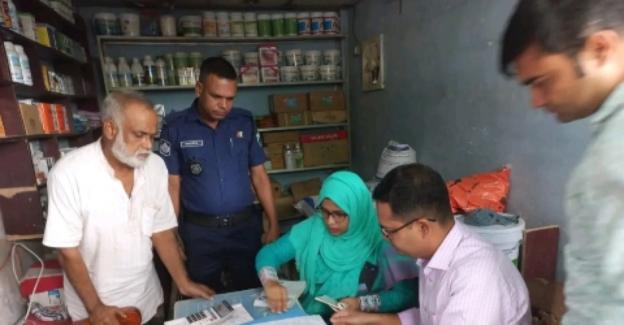 সার বিক্রিতে অনিয়ম করায় চার ব্যবসায়ীকে জরিমানা