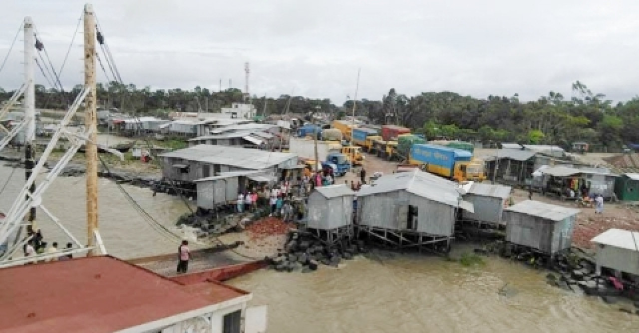 জোয়ারে তলিয়ে গেছে ভোলার ইলিশা ঘাট