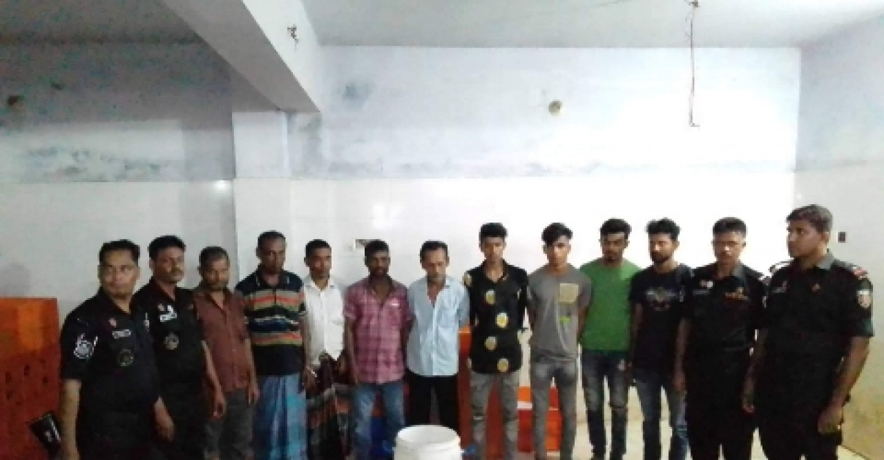 রূপসায় চিংড়িতে পুশ কৃত অবস্থায় ৯ জন আটক